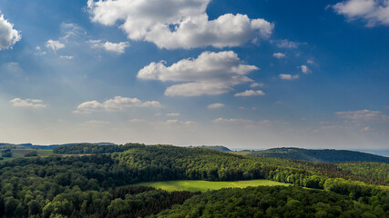 Wald und Wiesenlandschaft - Luftbild