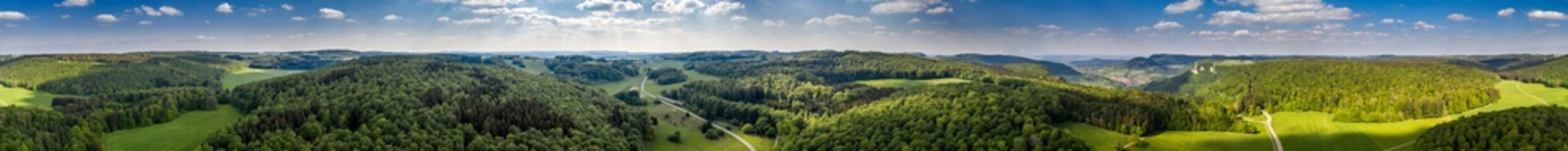 Wald und Wiesenlandschaft - Luftbild