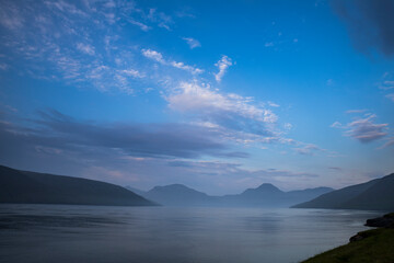 Die wundervolle, wilde Landschaft der Färöerinseln im Nordatlantik