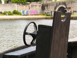 Poste de navigation, barre