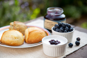 Blueberry jam, scorn, yoghurt, blueberry