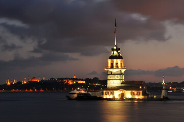 Fototapeta premium Maiden's Tower in istanbul, Turkey