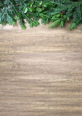 Fond de Noël avec branches de sapin sur planche de bois avec place pour le texte