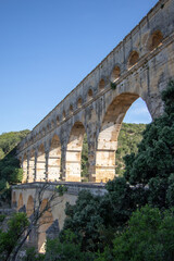 Fototapeta premium Vue de coté du Pont du Gard
