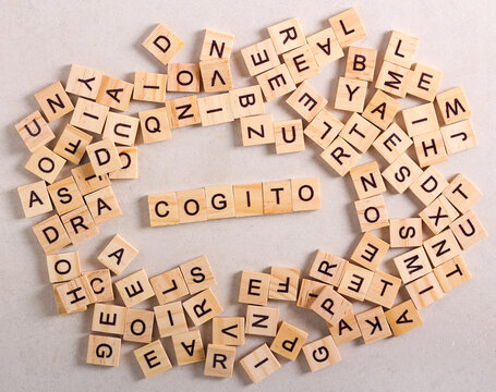 Word Cogito, many wooden letters