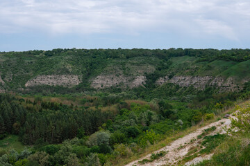 Fototapeta na wymiar View of the river Ternava, canyon Podilsky Tovtry, Green hills. The nature of Ukraine. Nature Reserves and Forests Kytayhorodsʹke Vidslonennya Ukraine