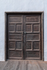 altes massives Holztor