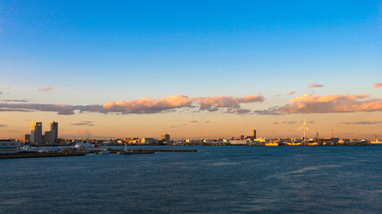 Fototapeta premium 横浜港 大桟橋から見える夕焼けグラデーション