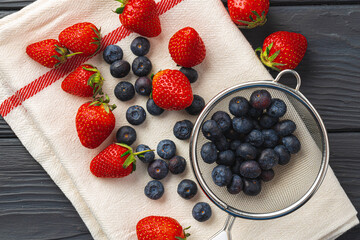 Fresh ripe strawberry and blueberry in bowl