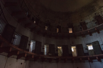 Une ancienne prison circulaire. Une vieille prison circulaire. La prison circulaire d'Autun. Une...