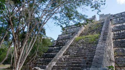 Fototapeta na wymiar Mayan temple in Axumal