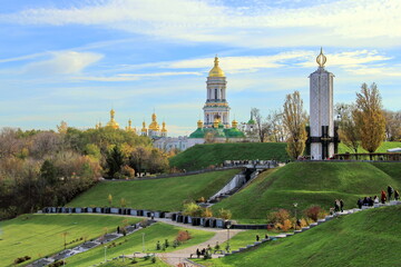 Fototapeta na wymiar View of the ancient Kiev Pechersk Lavra and the 