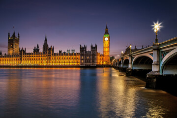Obraz na płótnie Canvas Palace of Westminster zur blauen Stunde