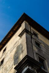 Fototapeta na wymiar corner of an old shabby house against the sky
