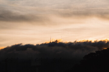 Atardercer entre nubes