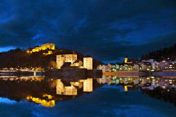 Obraz premium Veste Oberhaus Passau zur blauen Stunde