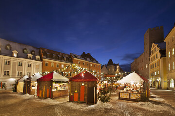 Weihnachtsmarkt lukrezia markt regensburg zur blauen Stunde