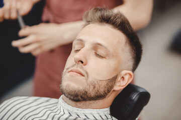 Obraz premium Process shaving razor bearded hipster man in barbershop