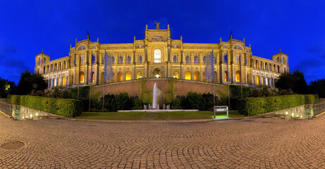 bayerischer Landtag - Maximilianeum zur blauen Stunde