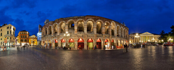 Arena Verona in Italien zur blauen Stunde