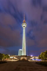 Funkturm "ALEX" in Berlin Fernehturm zur blauen Stunde