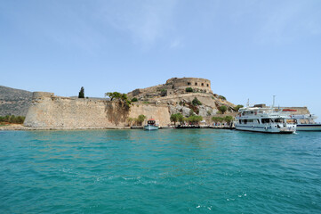 Fototapeta na wymiar Ile de Spinalonga à Élounda près d'Agios Nikolaos en Crète