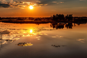 Białobrzegi nad Pilicą- zachód słońca nad jeziorkiem