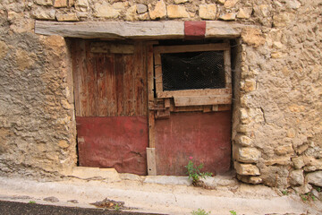 door and old barn