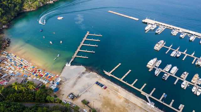 Foto aerea del Puerto de Acapulco