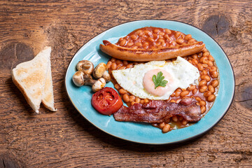 full englisch breakfast on a plate