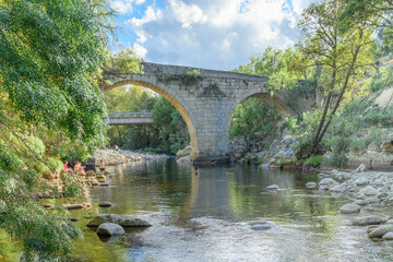 Fototapeta na wymiar romanic bridge over the tormes river in the province of avila in the town of navalonguilla