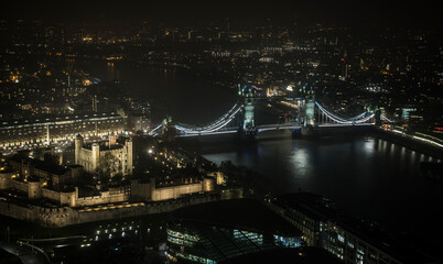 Obraz premium tower bridge and tower of london at night