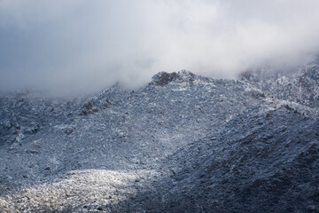 Fototapeta na wymiar Winter mountain with snow and cloud
