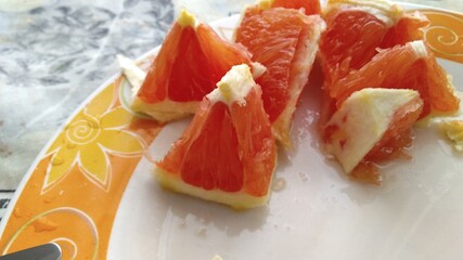 grapefruit in pieces on the plate