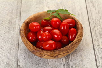 Red cherry tomatoes in the bowl