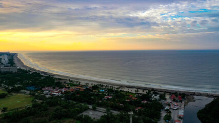 El despertar del oceano en playas mexicanas