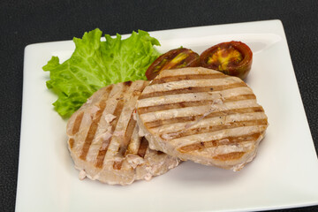 Grilled tuna steak with kumato