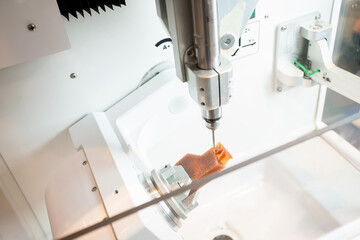 The machine for processing the billet of wax. Production of molds for melting jewelry.