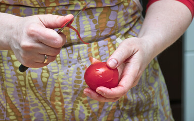 Preparing tomatoes.