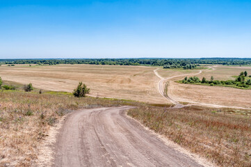 Obraz premium outback road in a beautiful place