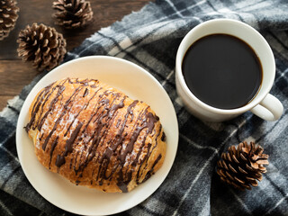 デニッシュパンとコーヒー