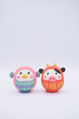 アマビエだるまとウシだるまの粘土人形　年賀状2021　丑年　