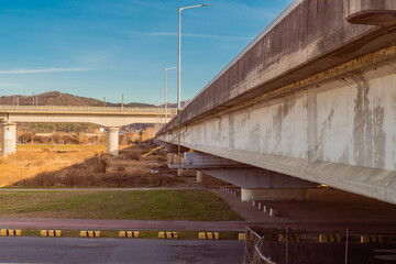 Perspective view of side of overpass
