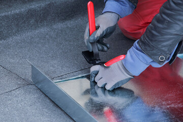Special tinsmith seaming pliers