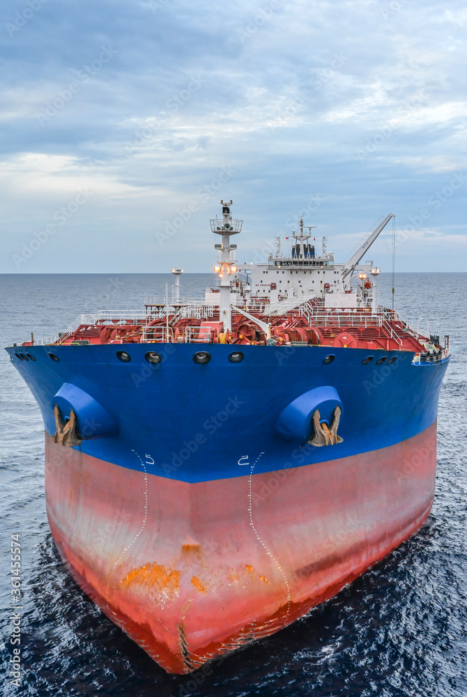 Wall mural the oil tanker in the high sea