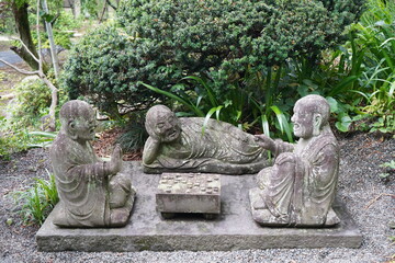 地蔵　お地蔵様　御供物　信仰　神社　木漏れ日　仏像　日本