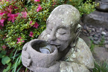 地蔵　お地蔵様　御供物　信仰　神社　木漏れ日　仏像　日本