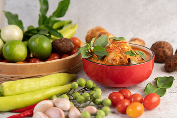 Chicken red curry in a black cup