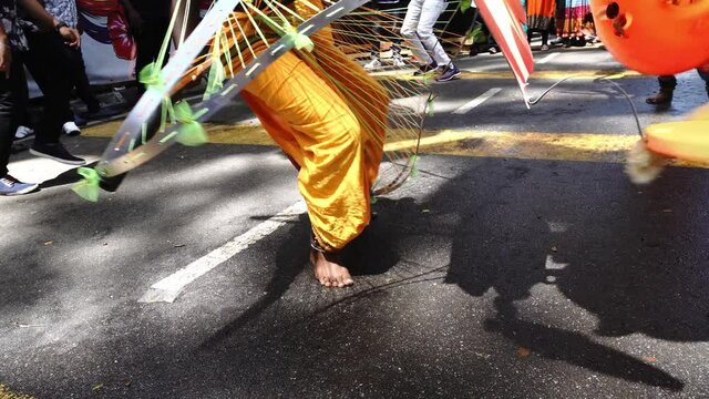 Focus leg Kavadi dancer move the body.