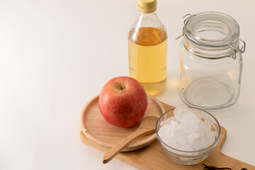 食酢、リンゴ酢をつくる材料